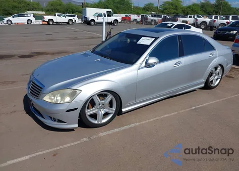 2007 Mercedes-Benz S 550 z USA, uszkodzony, nr VIN WDDNG71X77A084804